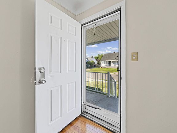 4th image of 530 Mill St