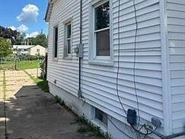 3rd image of 1280 34th St NE