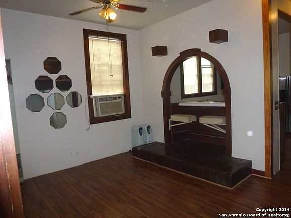 4th image of 121 E Woodlawn Ave #A