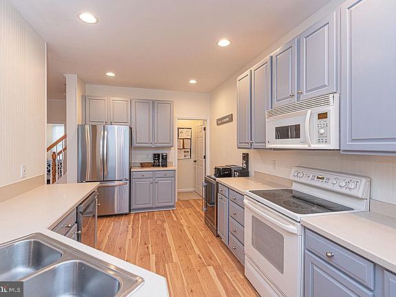 3rd image of 12 Village Green Dr