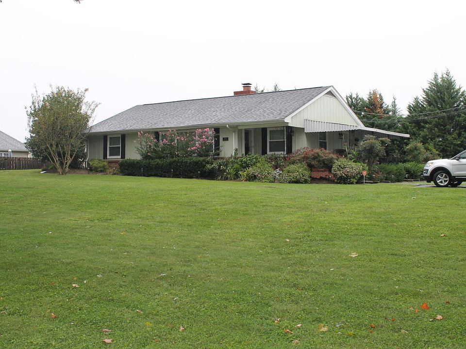 1st image of 915 Highland Dr