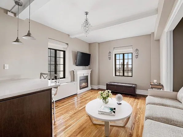 5 Tudor City Pl APT 1427, New York, NY 10017