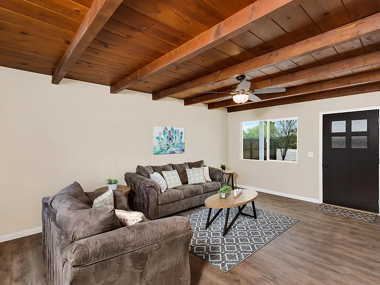 2217 E Silver St — Photo 8