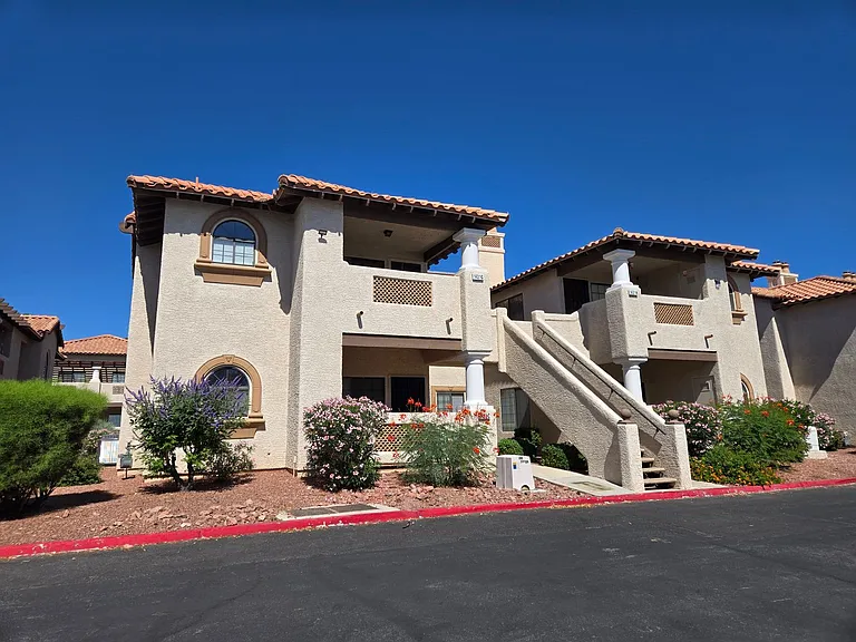 1421 Santa Margarita St #G — Photo 1