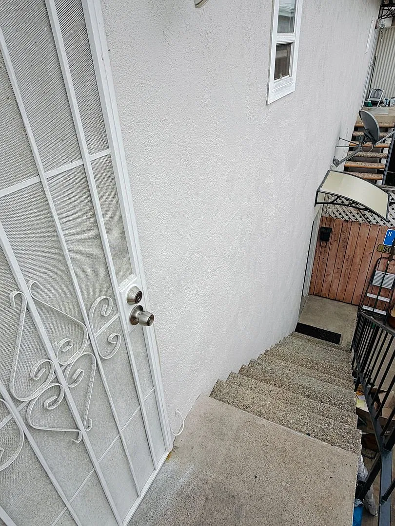 Spacious Upstairs Studio in Fountain Valley — Photo 2
