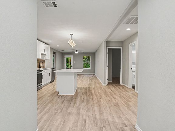 5th image of 4519 Yancy St