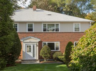 173 Elsinore St APT 4, Concord, MA 01742