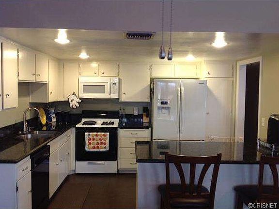 4th image of 9930 Owensmouth Ave Unit 16
