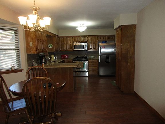 3rd image of 1704 Parker Dr