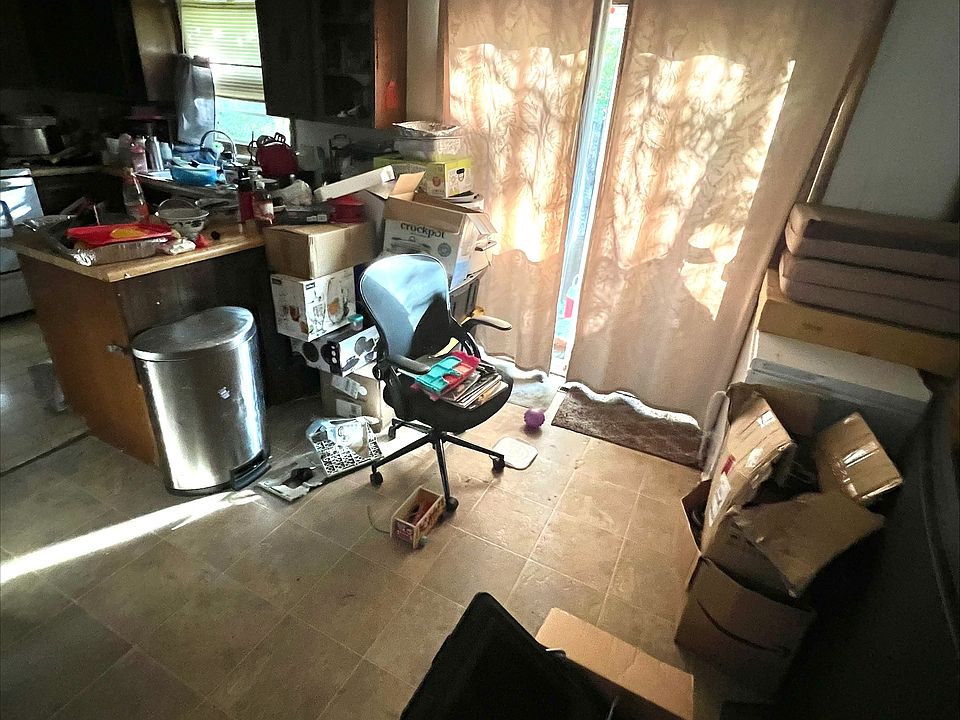 1st image of 614 Brown St #612