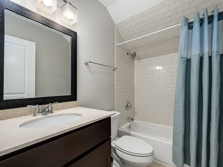 1742 N Bissell St — Photo 21