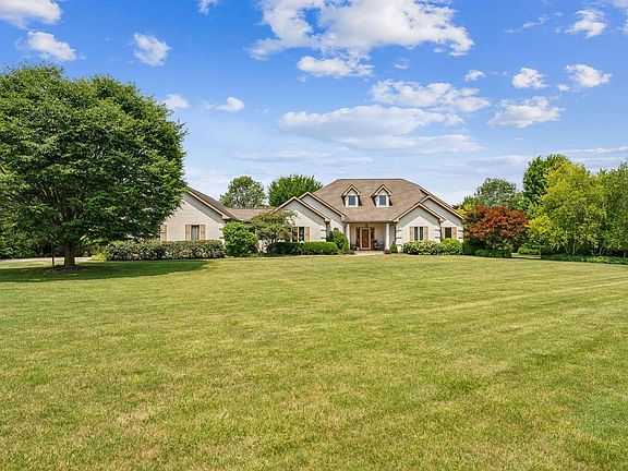 3rd image of 8880 Surrey Ln
