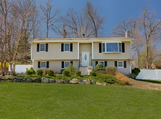 4 Rancho Dr E, Cortlandt Manor, NY 10567