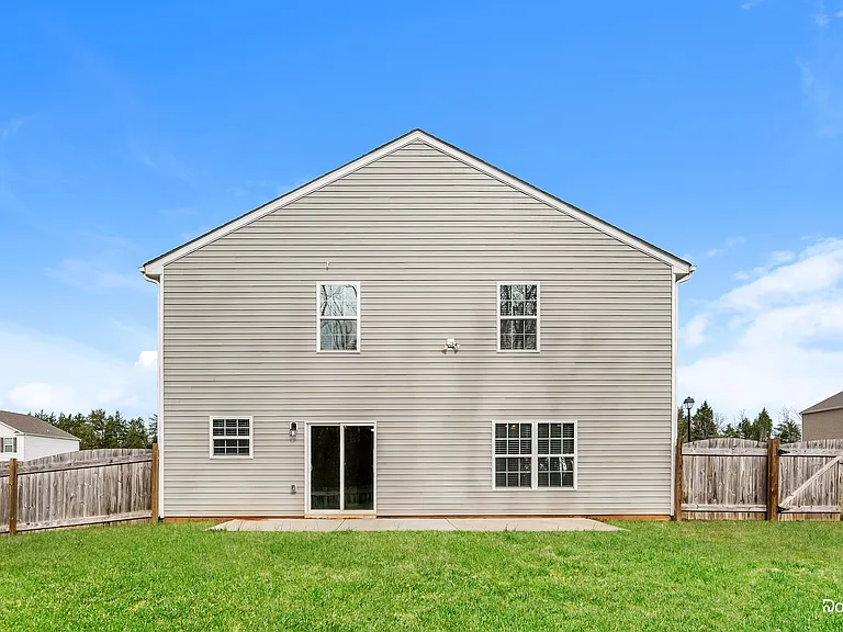 207 Sawyer Ln N — Photo 15