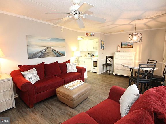 4th image of 831-35 Atlantic Ave #209