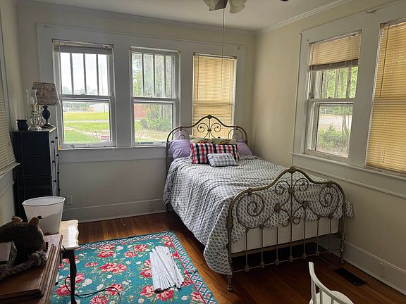 14th image of 204 E Hart Ave