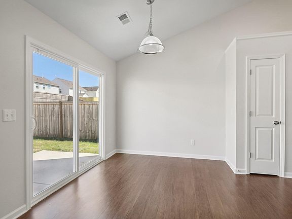 4th image of 609 Pollyanna Dr
