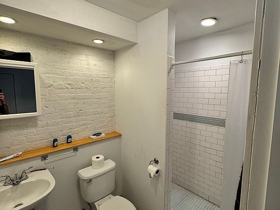 4th image of 133 4th St #2B
