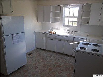 3rd image of 110 E Texas Ave