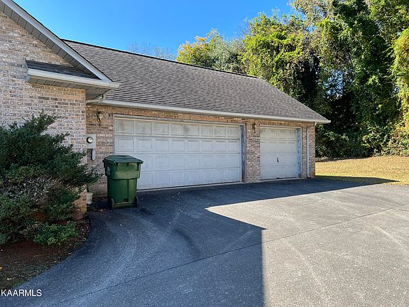 4th image of 1837 Westcliff Dr