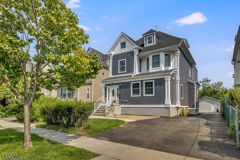 5 bed, 2.5 bath, $5,400 — Photo 2