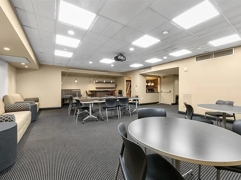 320 Fort Duquesne Blvd #8N — Photo 26