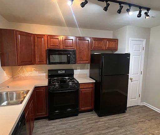 4th image of 1407 Black Walnut Dr