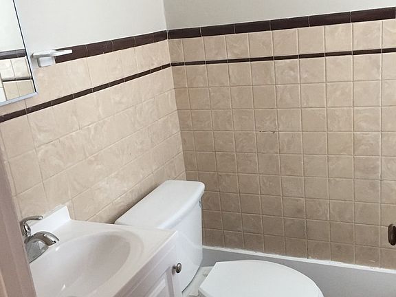 5th image of 702 6th St APT 11