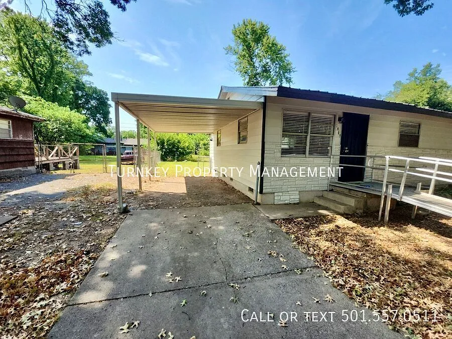 Charming 3-Bedroom Little Rock Rental — Photo 2