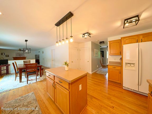 5th image of 104 Bernhard Rd