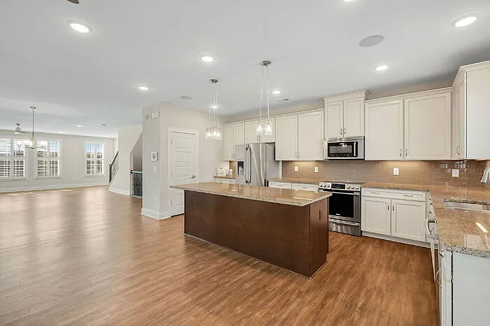 3 bed, 2.5 bath, 2509 sqft, $2,695 — Photo 4