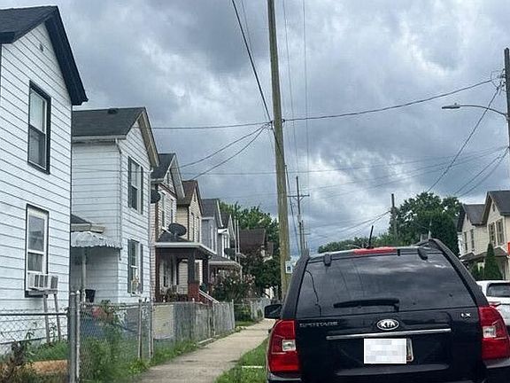 5th image of 621 S 11th St