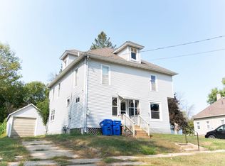 110 3rd Ave NW, Oelwein, IA 50662