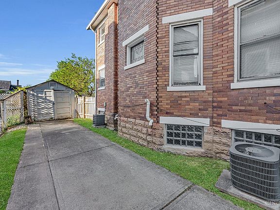 3rd image of 2421 Hudson Ave