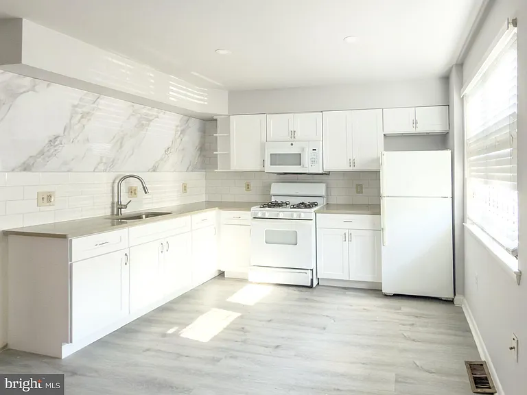 1616 Diamond St — Photo 1