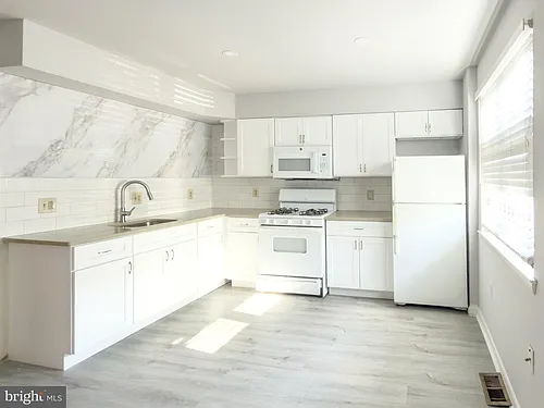1616 Diamond St Photo 1
