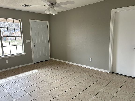 2nd image of 901 Meadowgreen Dr