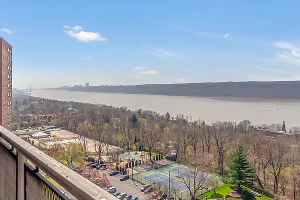 Sold by Christie's International Real Estate Westchester & Hudson Valley | media 18