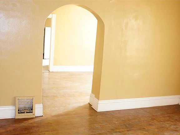 2nd image of 5006 Genevieve Ave