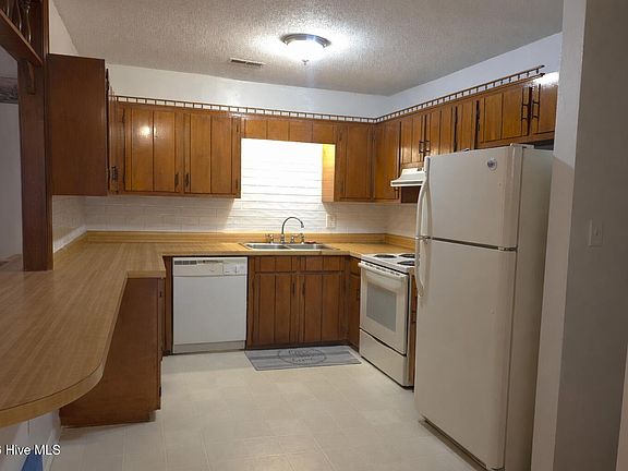 3rd image of 200 Carolina Drive