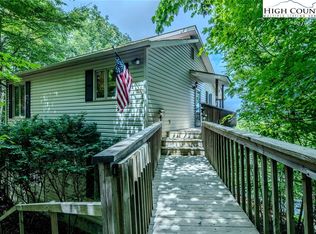113 Holly Ln, Banner Elk, NC 28604