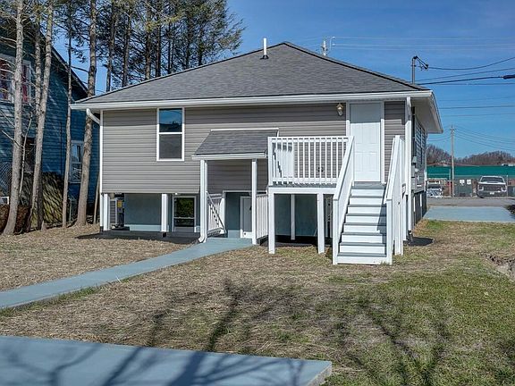 3rd image of 2-614 E Maple St #2
