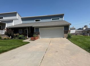 1216 Surfside Ct, Lincoln, NE 68528