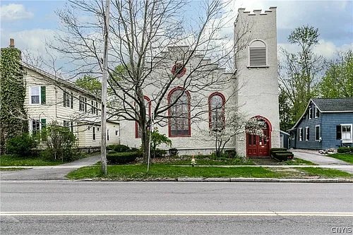 304 E Genesee St Photo 1