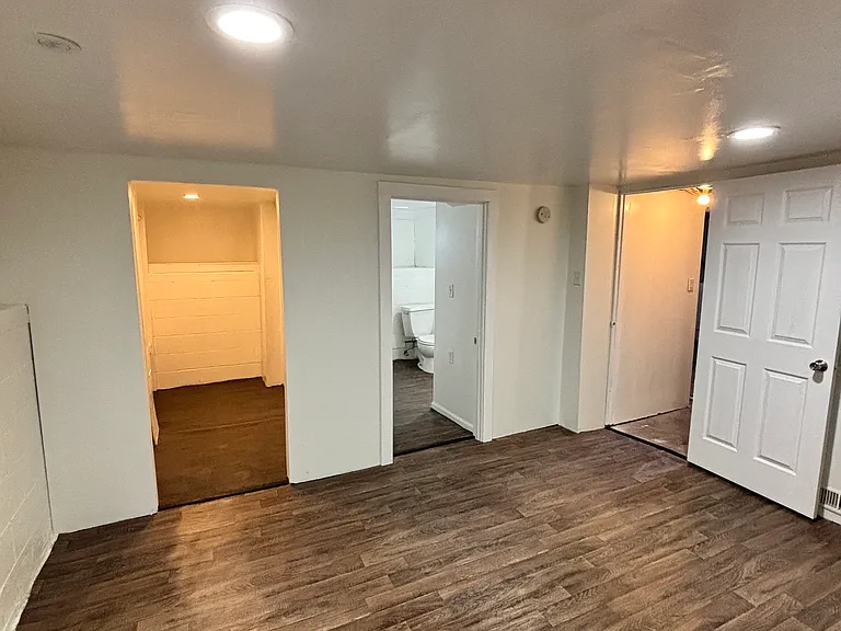 1514 W 4th St — Photo 13