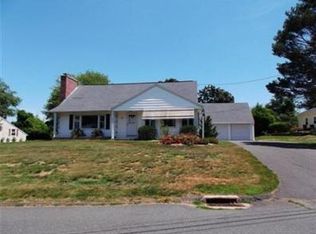 32 Hillside Dr, East Longmeadow, MA 01028