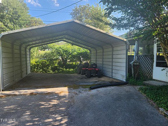5th image of 1126 E Lakeview Dr