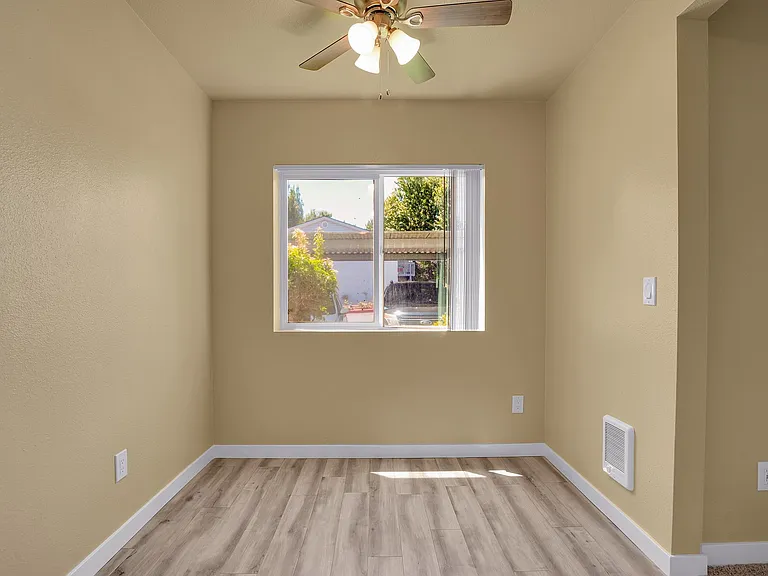 Live the South Salem Lifestyle: Walkable city, beautiful nature, endless possibilities. — Photo 12