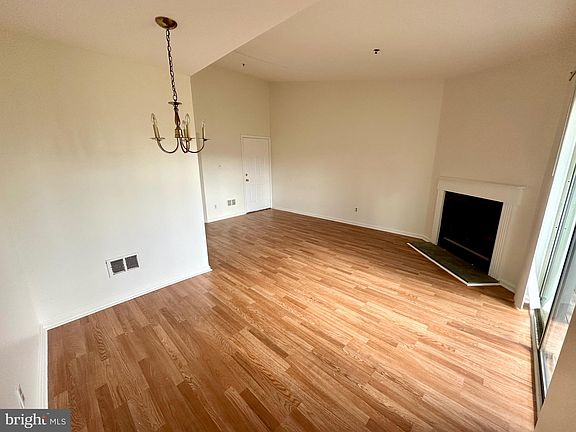 5th image of 212 Highland Blvd APT C