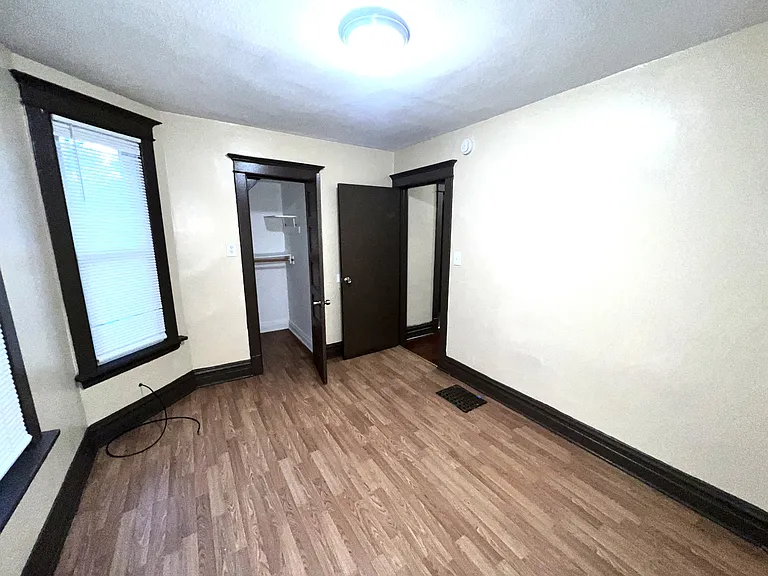 12015 S Stewart Ave — Photo 9